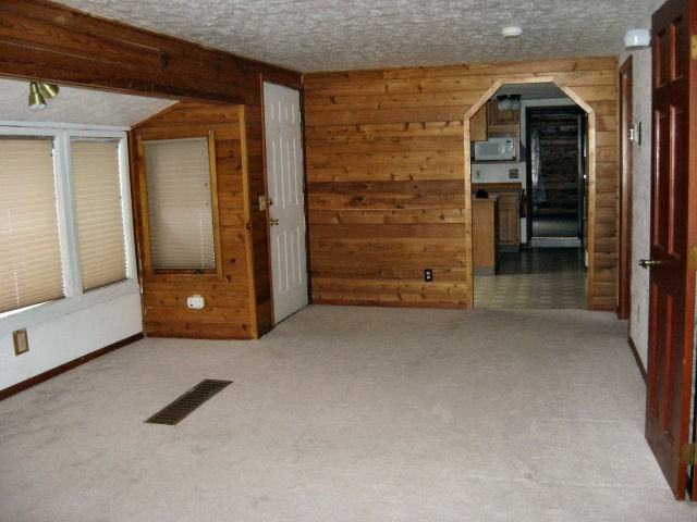 20840 Crabtree St - Photo 2 of 6