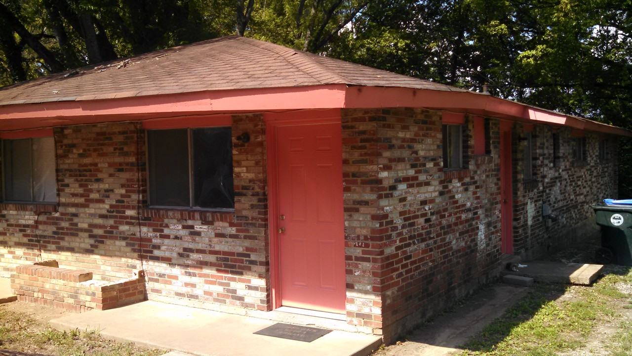 1209 Sheridan Avenue - Photo 2 of 18