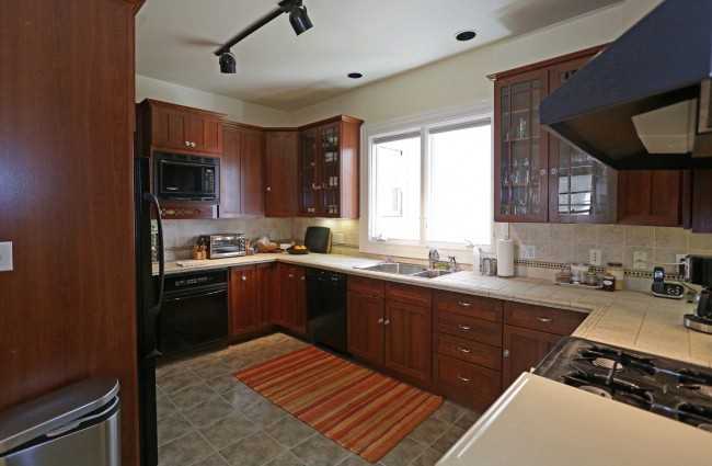 2061 Green St - Photo 3 of 6