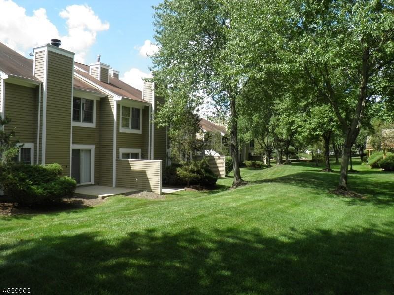 18 Eton Ct - Photo 3 of 23