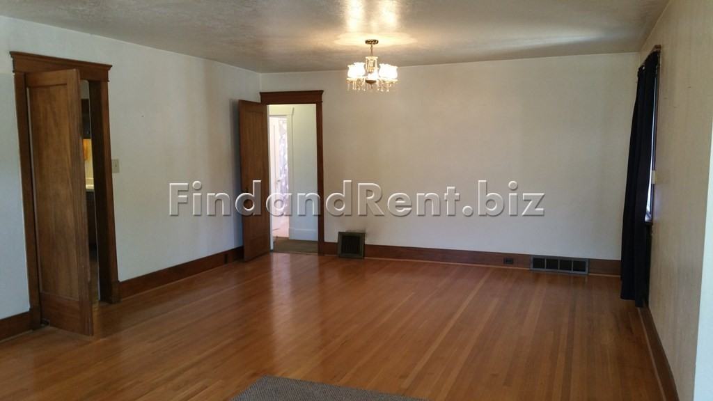 1423 S 1400 E SINGLEFAMI - Photo 3 of 16