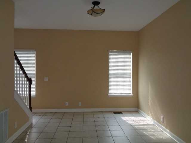 2805 Riverbend Dr - Photo 2 of 12