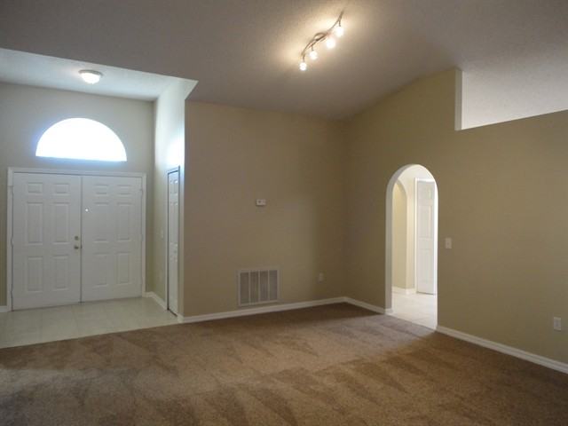 10118 Maronda Dr - Photo 2 of 16