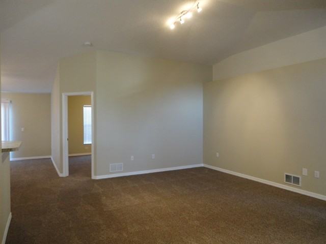 10118 Maronda Dr - Photo 3 of 16