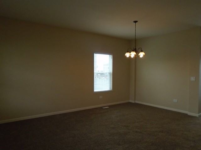 322 Hawthorn Ln - Photo 3 of 18