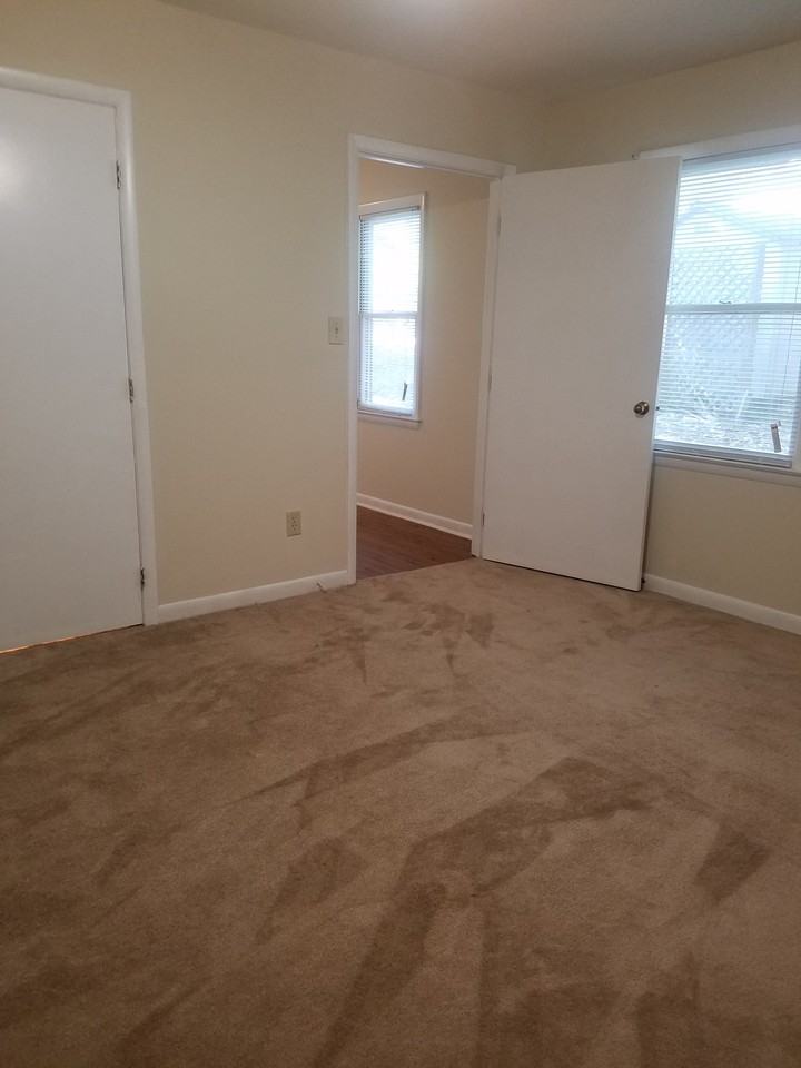 708 West Hargett Street #B - Photo 3 of 7
