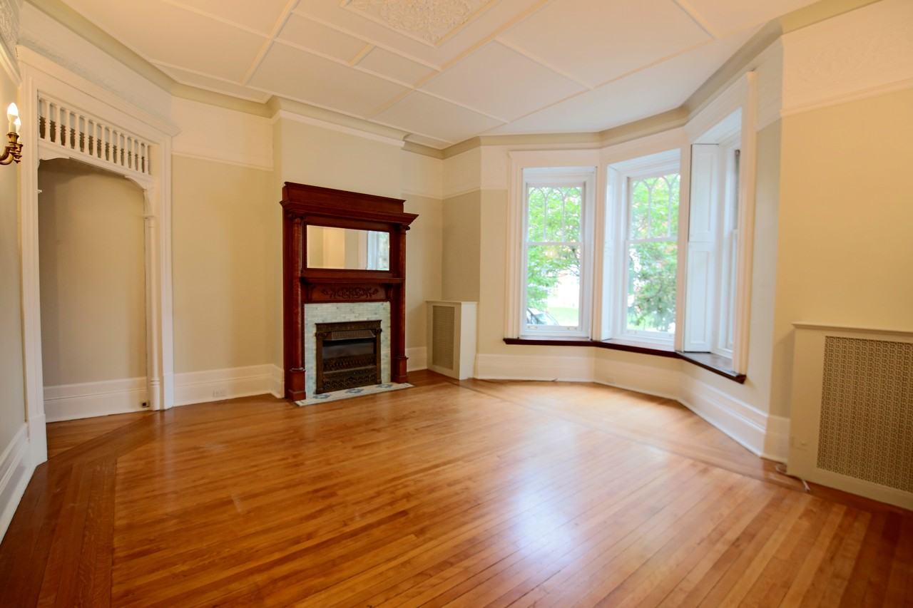 102 Avenue Columbia - Photo 2 of 20