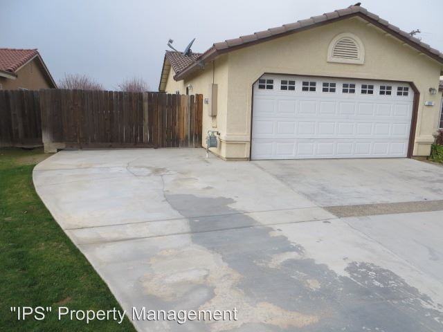 221 S Kenneth Ave - Photo 2 of 19