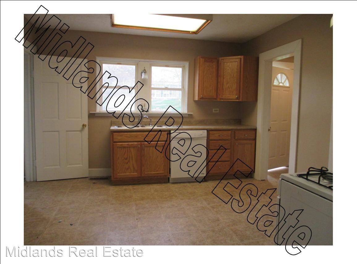 524 Ave C - Photo 3 of 7