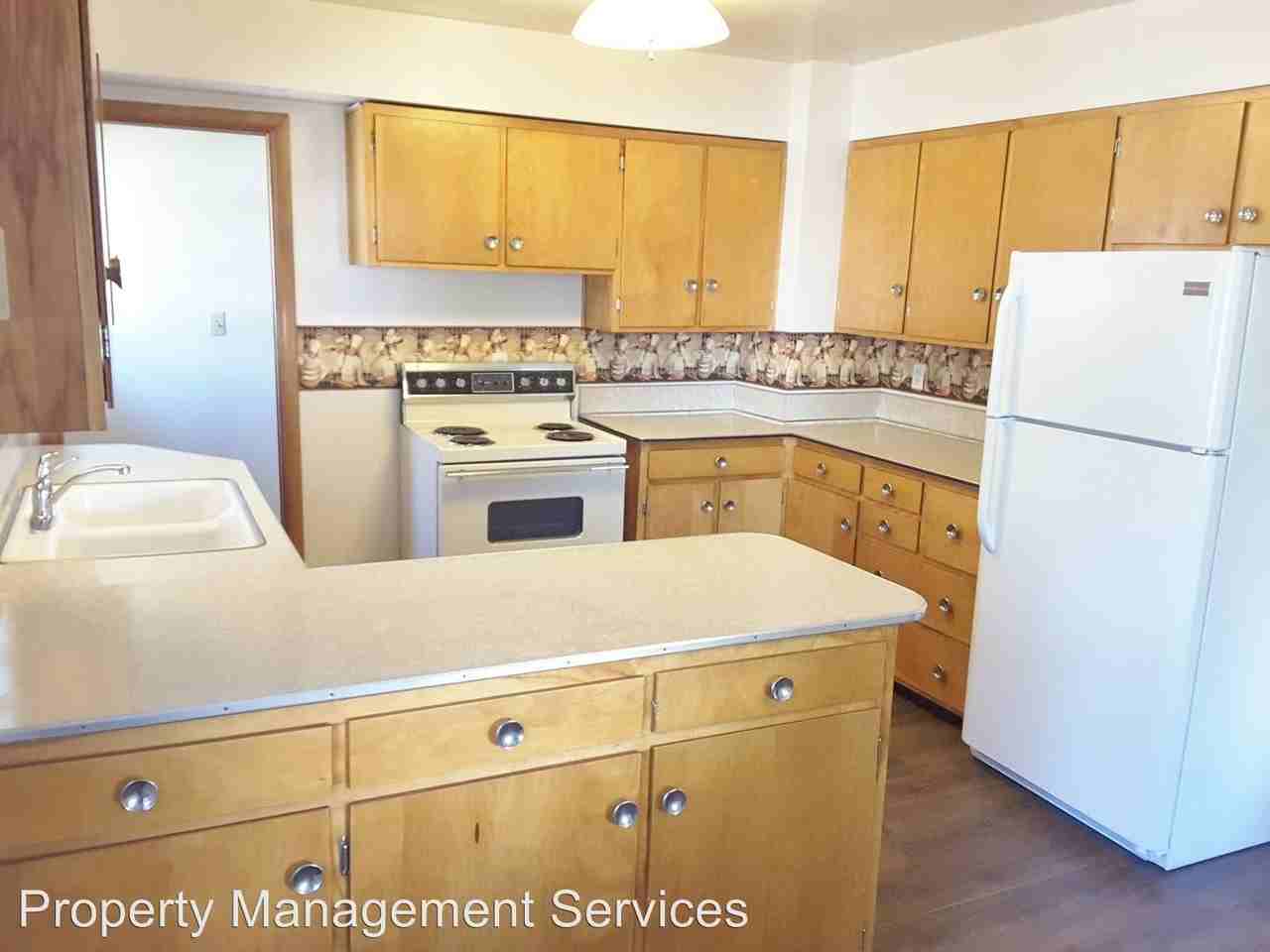 310 S Jackson St - Photo 3 of 10