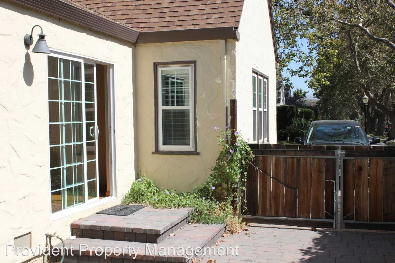 559 Hoover Ave - Photo 2 of 20