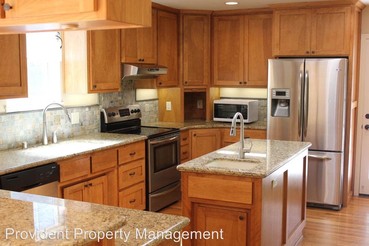 559 Hoover Ave - Photo 3 of 20