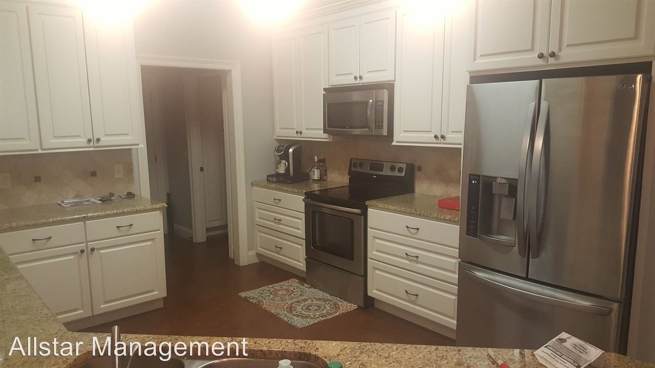 166 Britton Cir - Photo 2 of 11