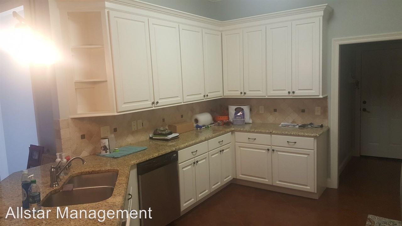 166 Britton Cir - Photo 3 of 11