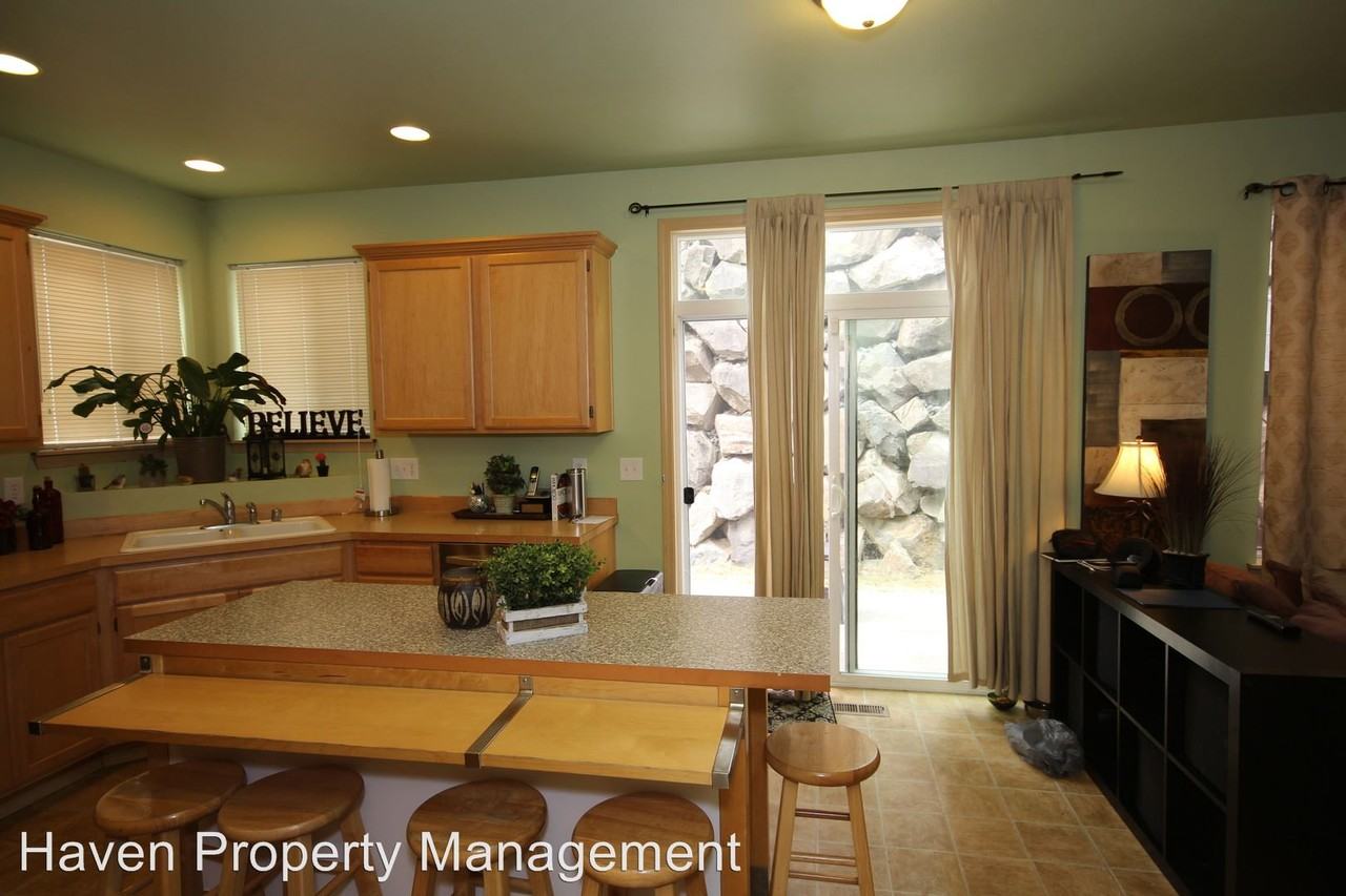 1412 69th Ave E - Photo 3 of 8