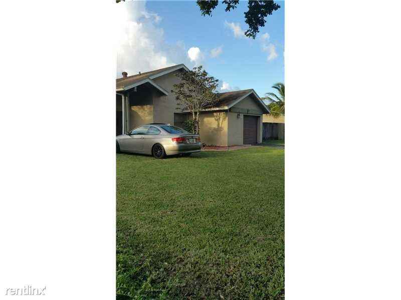 14861 SW 69th St - Photo 3 of 7