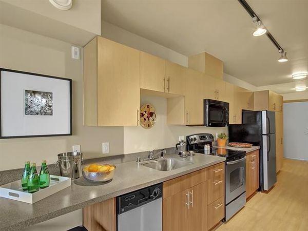 Stream Uptown - Photo 3 of 4