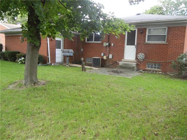 3321 Northampton Ct - Photo 3 of 10