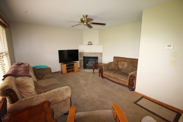 632 Sandburg St - Photo 3 of 25