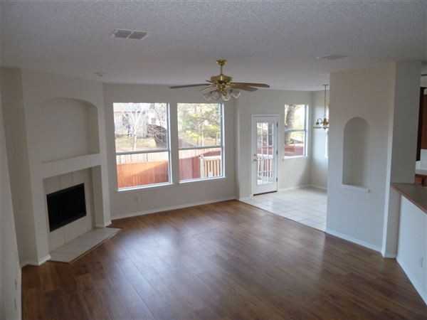 4012 Oakwood Dr - Photo 3 of 11