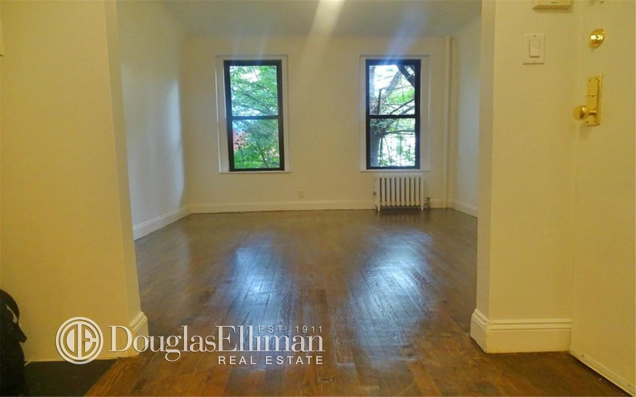 50 Greenwich Ave 4A - Photo 2 of 5