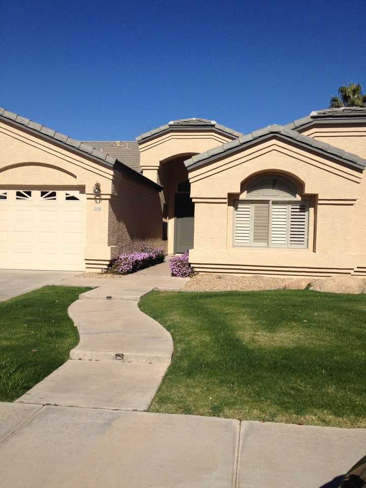 1004 E Liberty Ln - Photo 2 of 14