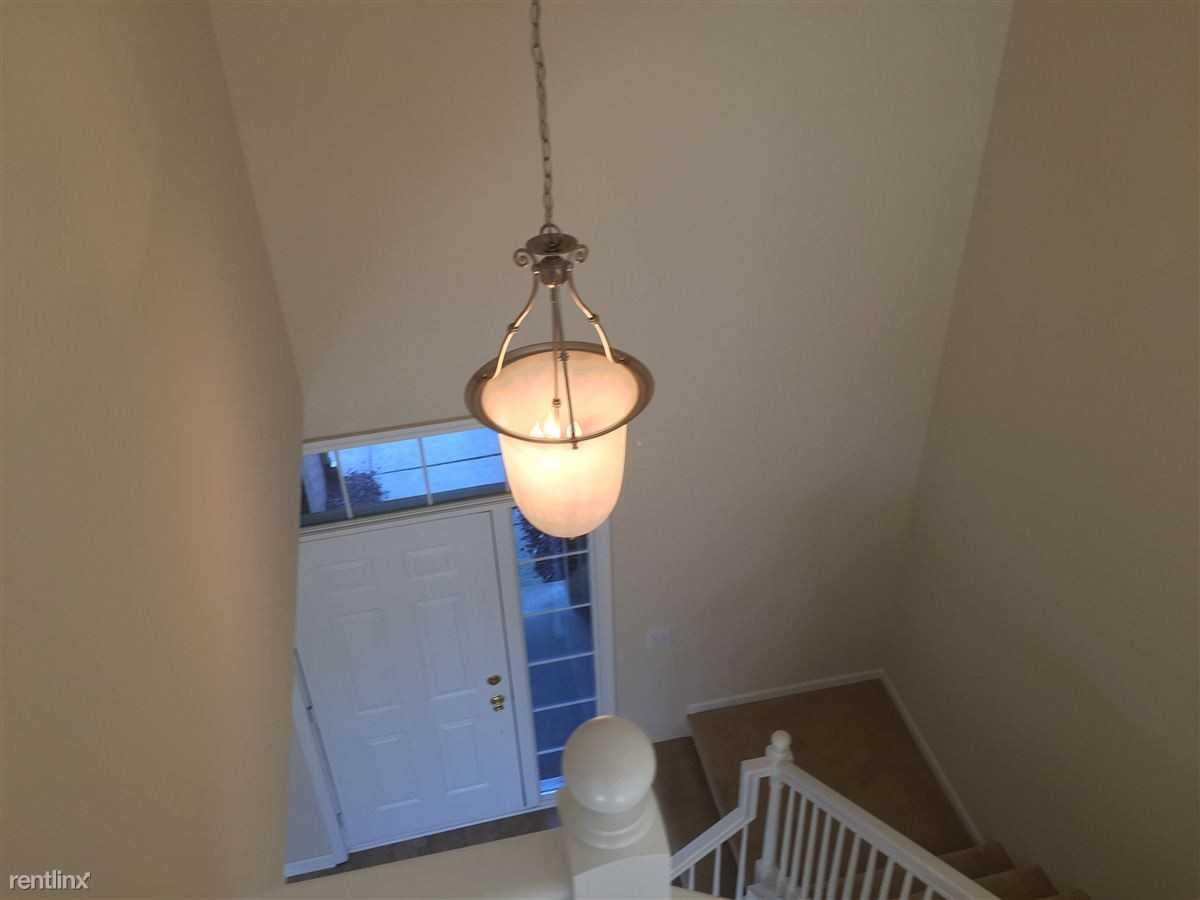 965 Sloane Ct - Photo 3 of 10