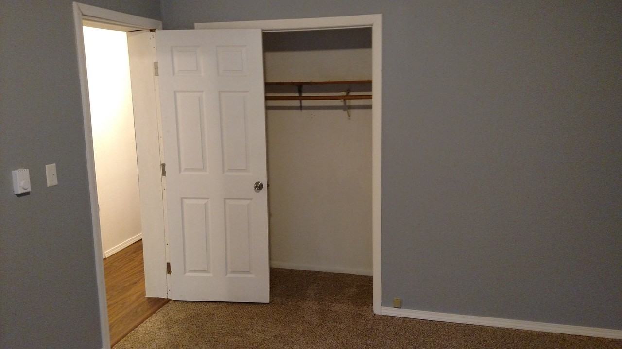 502 Chinworth Court #B - Photo 3 of 6