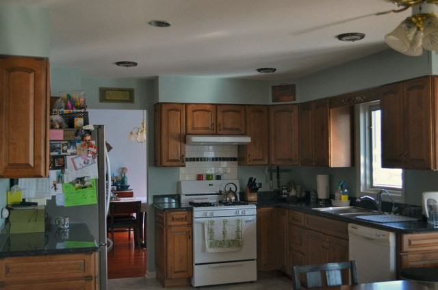 323 Bryan Dr - Photo 2 of 23