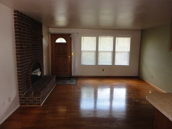 4618 NE 23rd St - Photo 3 of 13