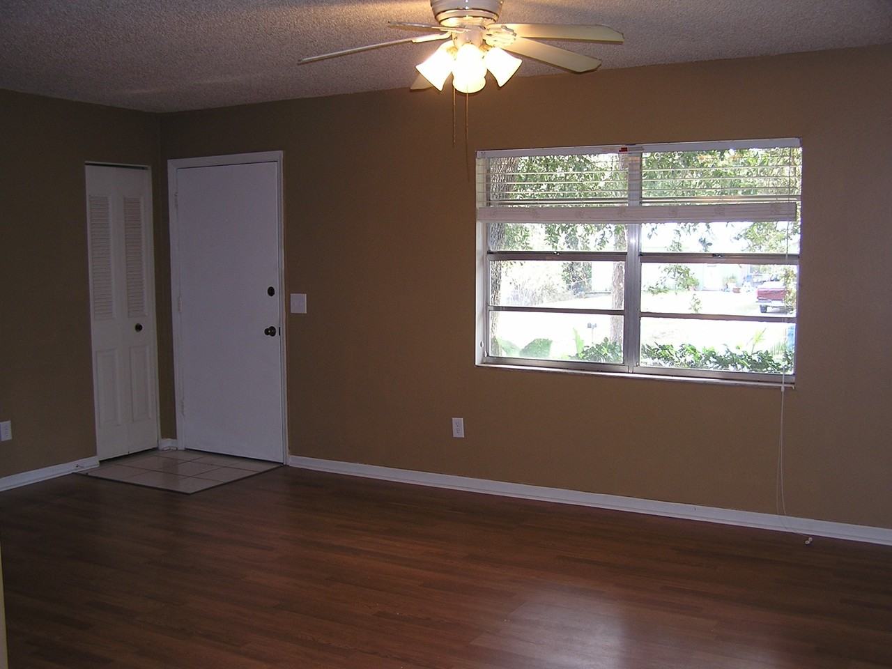 1971 Tanglewood Dr - Photo 3 of 9