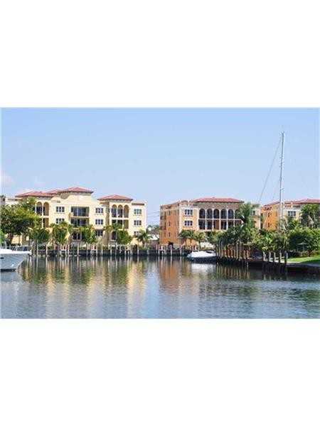 1424 SE 12th St #2A - Photo 2 of 14