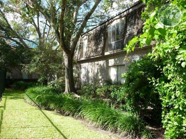 5010 Woodway Drive - Photo 2 of 8