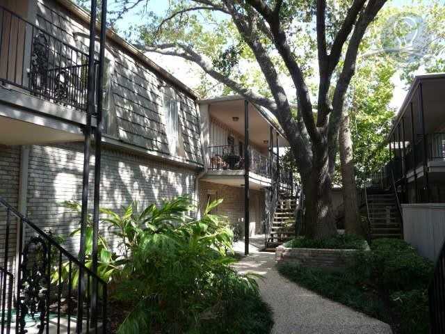 5010 Woodway Drive - Photo 5 of 8