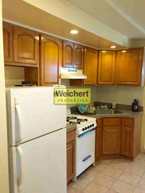 1912A Radcliff Ave #2 - Photo 2 of 7