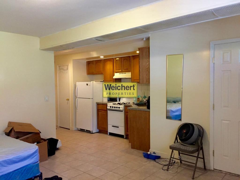 1912A Radcliff Ave #2 - Photo 3 of 7