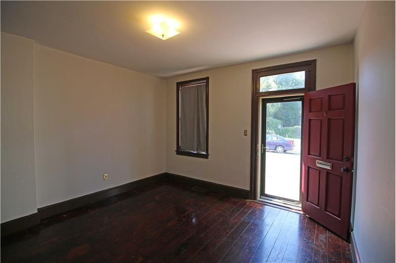 1307 1/2 Green St - Photo 3 of 25