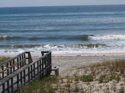 835 Dune Rd - Photo 2 of 7