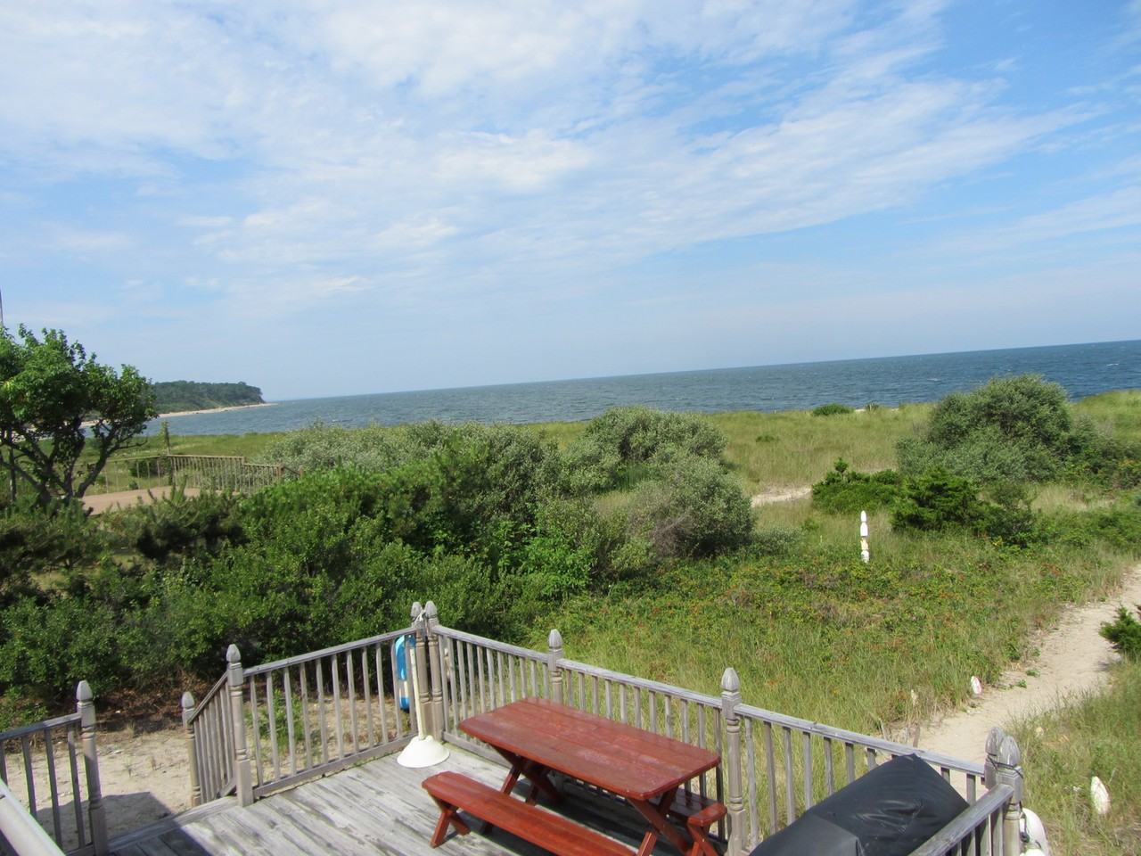 380 Sound Ave - Photo 2 of 16