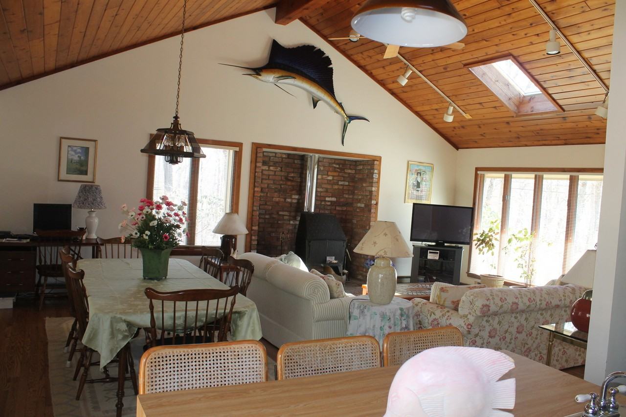 19 Holly St - Photo 2 of 7