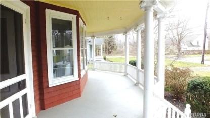 325 Bay Ave - Photo 3 of 12