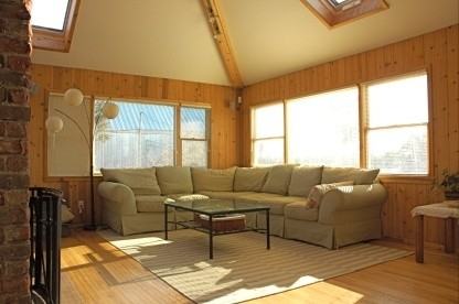 73 Maidstone Ln - Photo 2 of 6