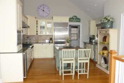 33 Bryan Rd - Photo 3 of 9