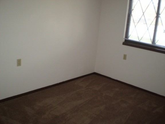 446-698 S St Johns St - Photo 3 of 7