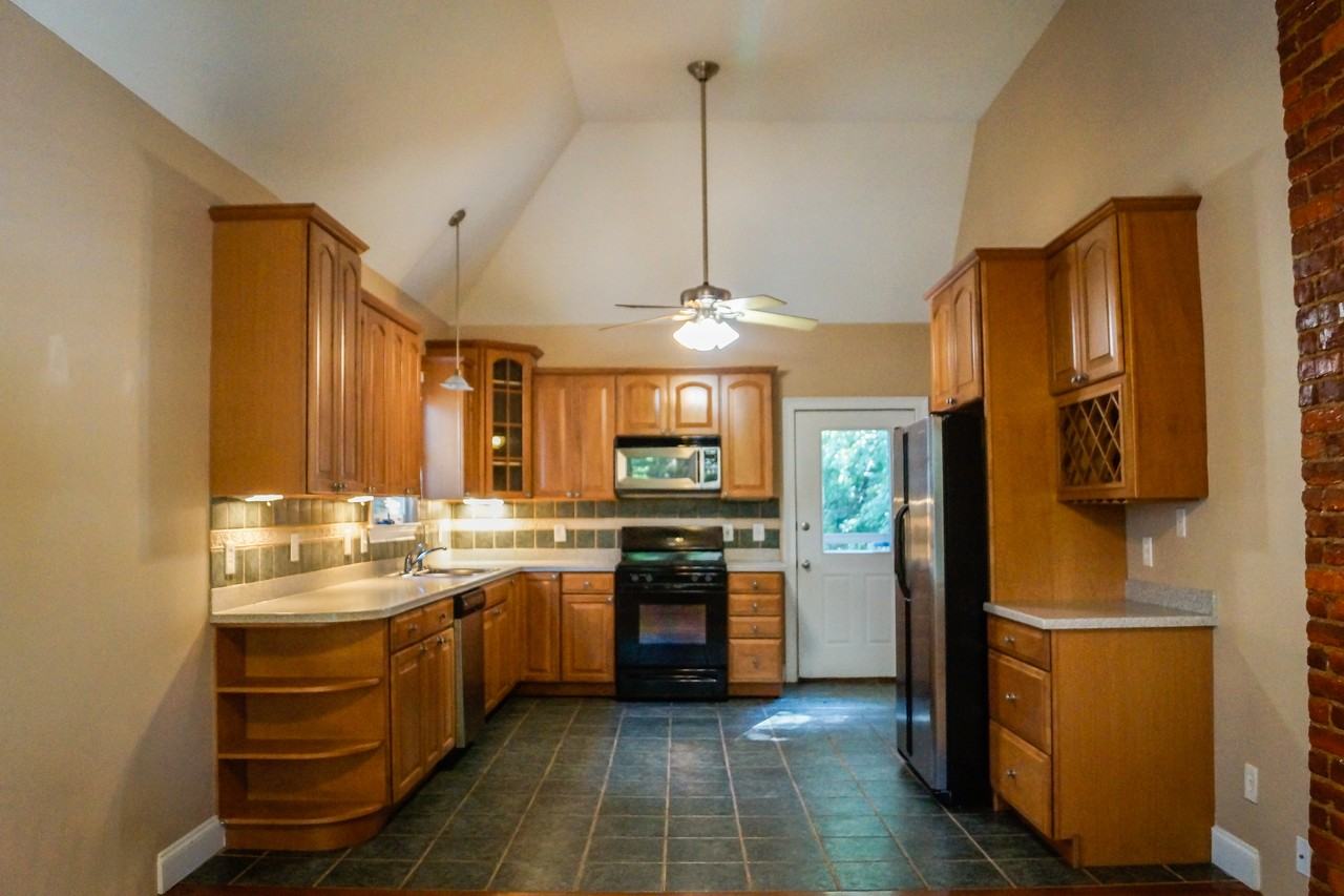 2641 Acorn Ave NE - Photo 3 of 19