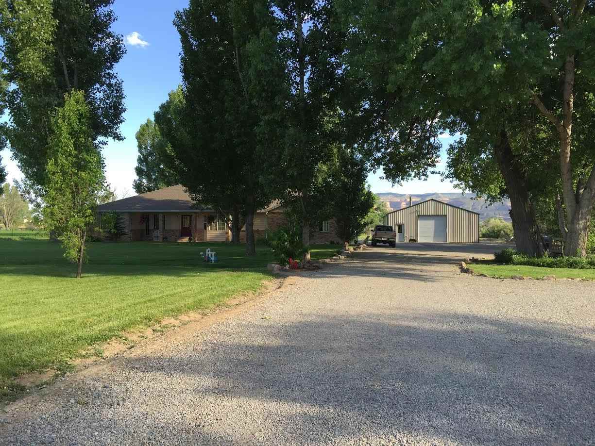 1677 L Rd - Photo 2 of 17
