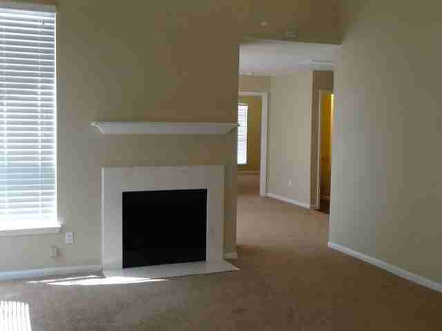 9220 Mahan Dr - Photo 2 of 10