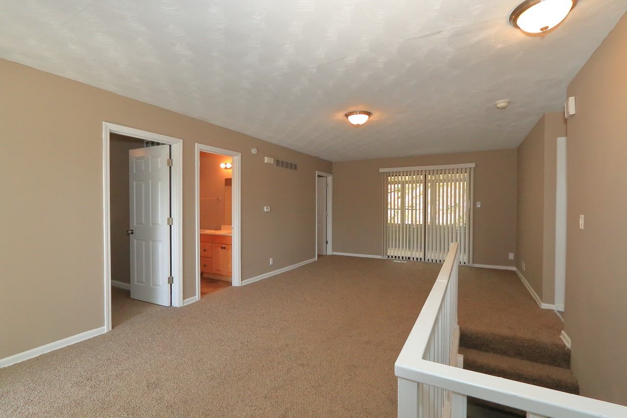 1921 Americana Way - Photo 3 of 21