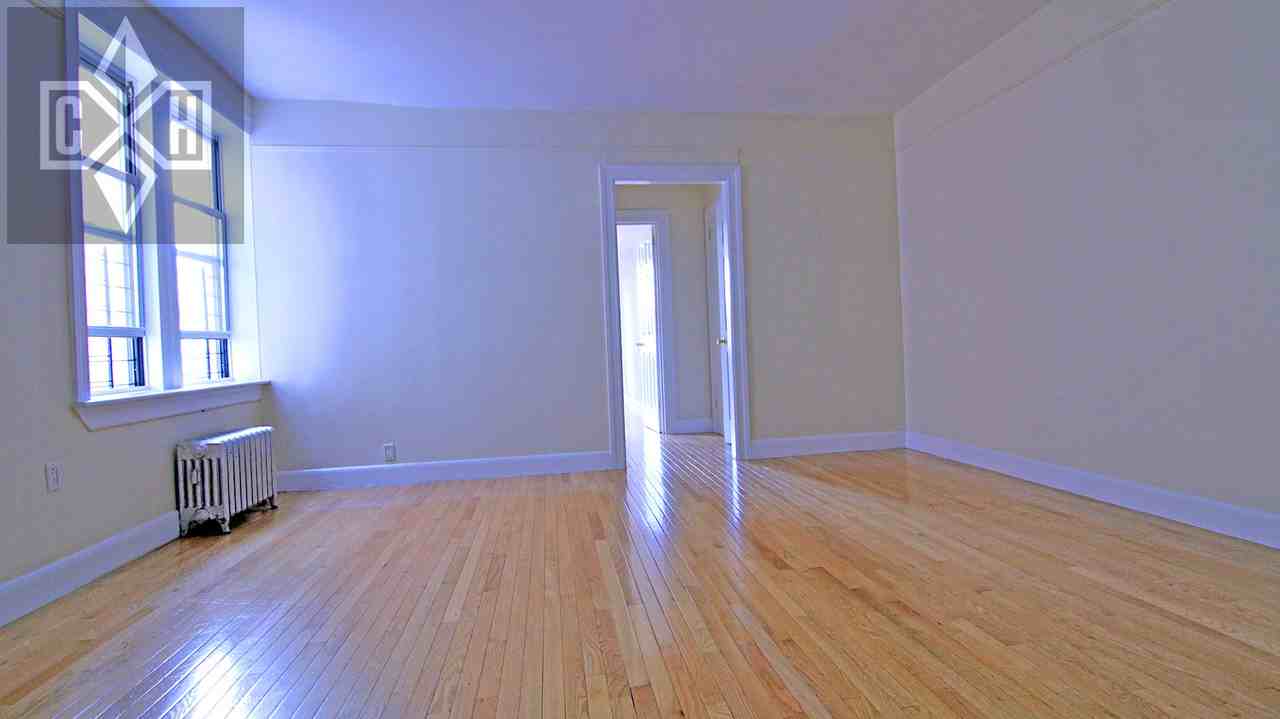 1535 Undercliff Avenue 25 - Photo 2 of 6