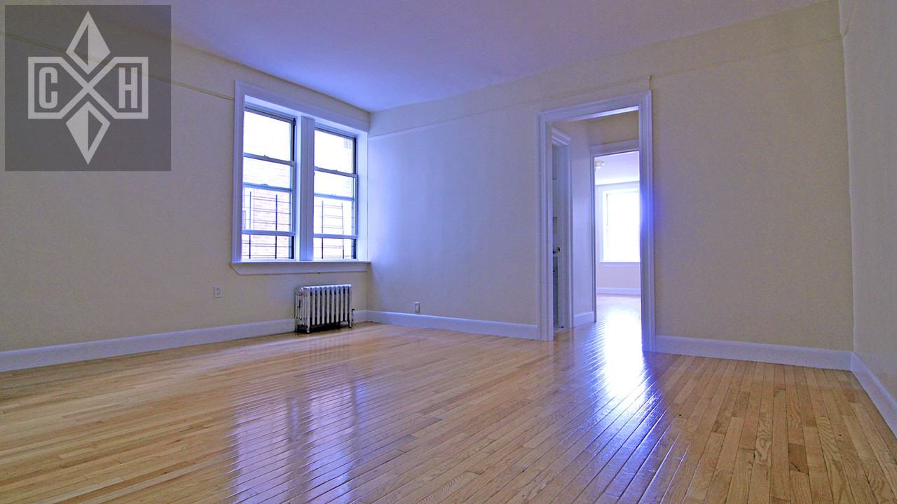 1535 Undercliff Avenue 25 - Photo 3 of 6